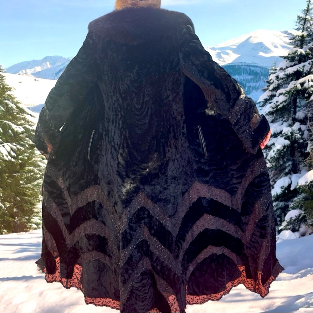 Elegant Full-Length Mouton Fur Coat with Lace Inserts – Size 4